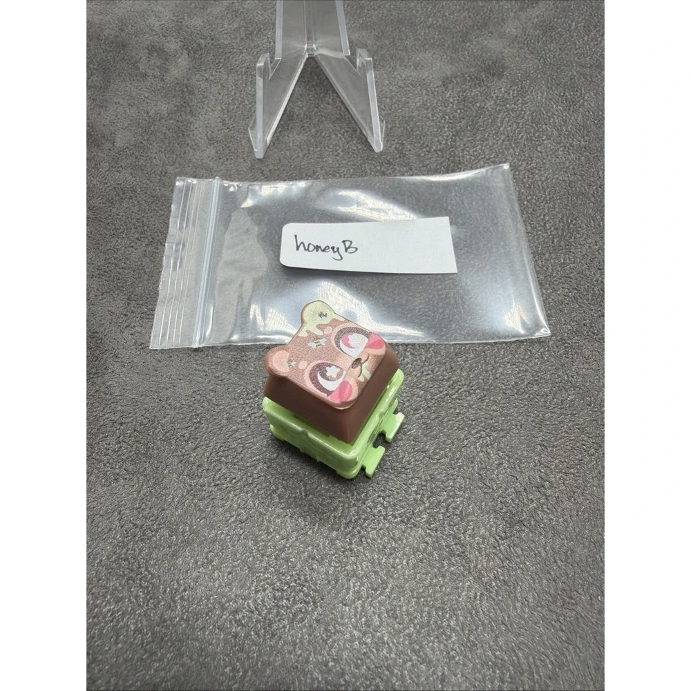 Clickeez Series 1 Cozy Garden honeyB Single Key